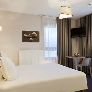 comfort-suites-porte-de-geneve.hotels-rhonealpes.com/